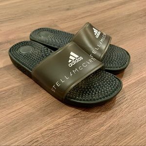 Women’s massaging slide sandals